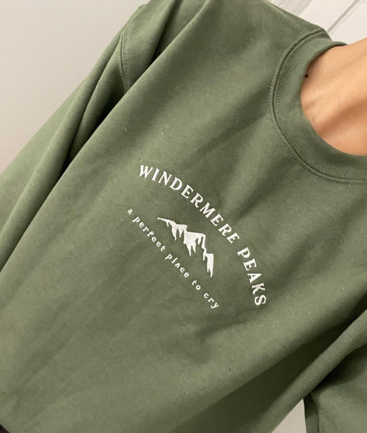 Windermere Peaks Embroidered Crewneck